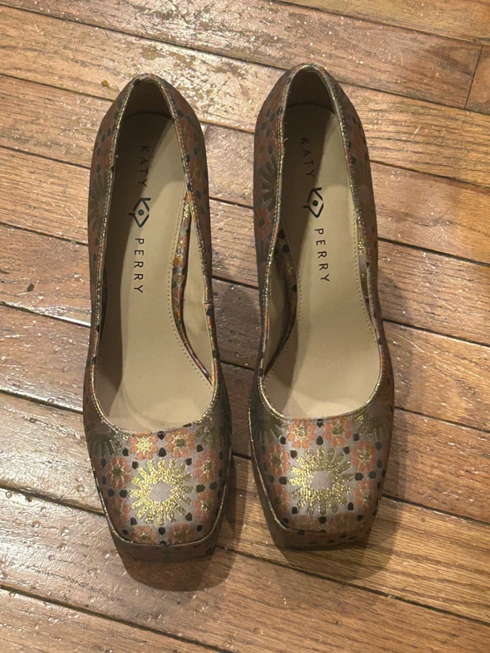 Katy Perry Collections Metallic Floral Block Heel Pumps - Rose Gold/Bronze 8.6 - Picture 9 of 12
